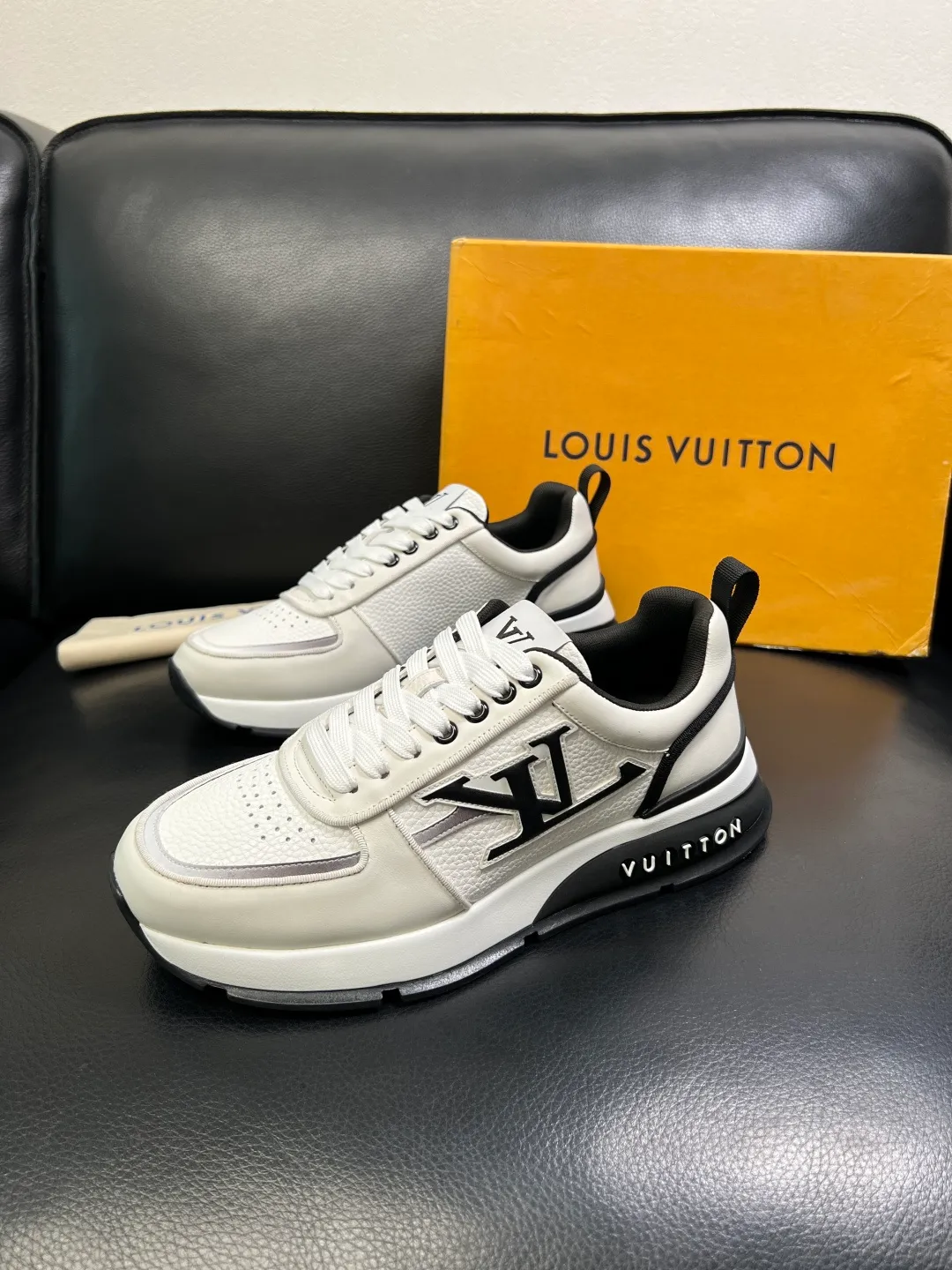 Men's shoes 💰 780 Lv High quality top crafts Louis Vuitton, sports sneakers counter synchronization, uppers imported from Italy, high-quality splicing with colorful and complex crafts, imported lambswool lining soft and comfortable, soles: original soles specially provided by the original factory, T men's shoes 💰U exclusive movable molded soles super comfortable, original and single goods, high quality, welcome to compare, code number 39-44 (customized 38 45)
